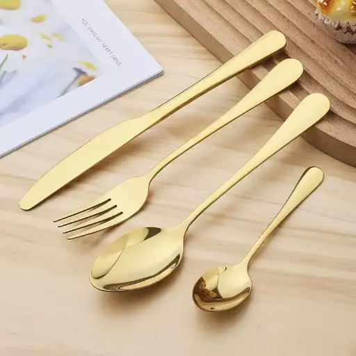 [002869-02] Juego de cubiertos 24 piezas dorado con estuche 