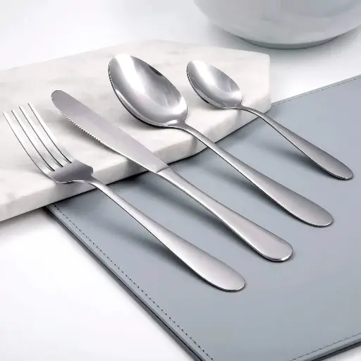 [2869-01] Juego de cubiertos 24 piezas plateado con estuche 